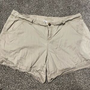 Maurice’s khaki shorts